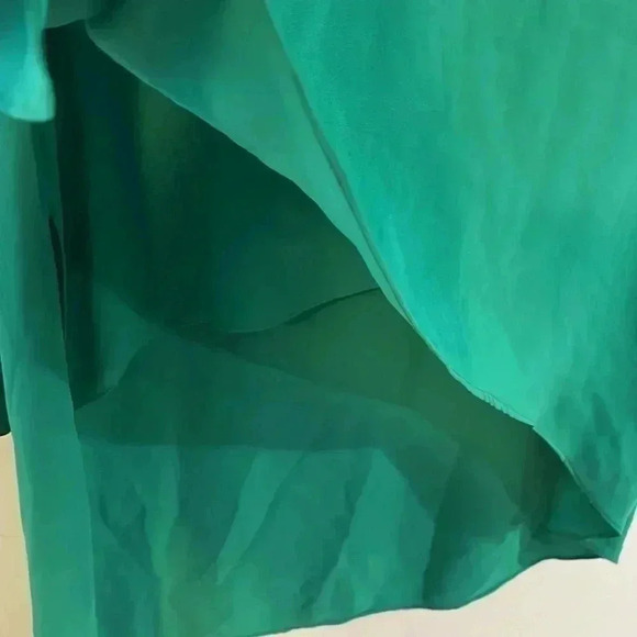 ❤️2/$50❤️[S]BCBGMAXAZRIA Green Blouse Mazie Split Neck High Low front/ back - Picture 6 of 11